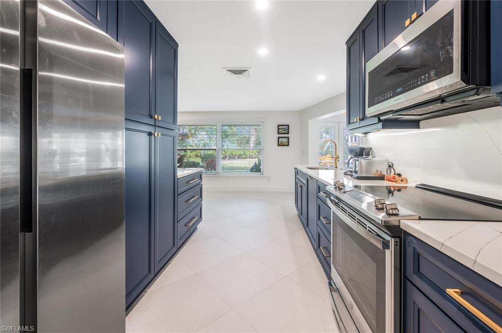 735 Parkview Lane Naples, FL 34103 - Photo 15 of 32