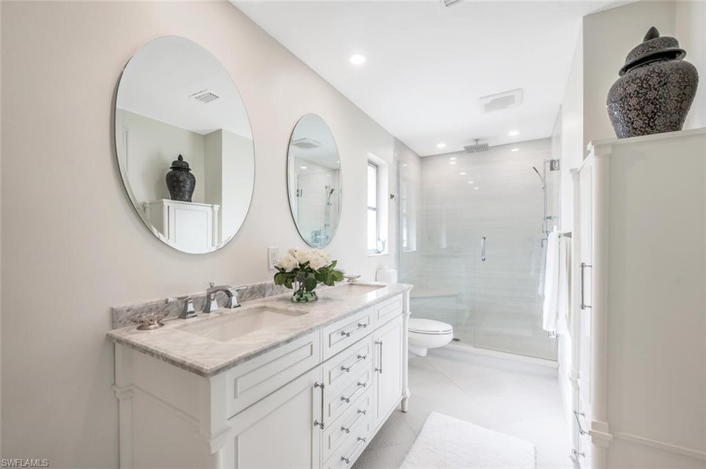 735 Parkview Lane Naples, FL 34103 - Photo 20 of 32 Primary Bathroom