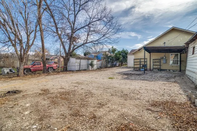 a view of a house with a yard and garage