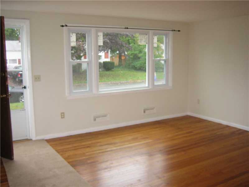 25 Hagerstown Road Warwick, RI 02886 - Photo 3 of 16 Living Room.
