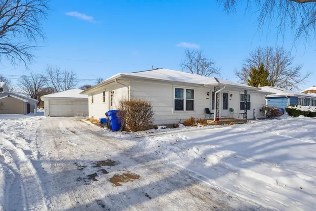 $274,900 | 2325 North Ballard Road, Appleton, WI 54911
