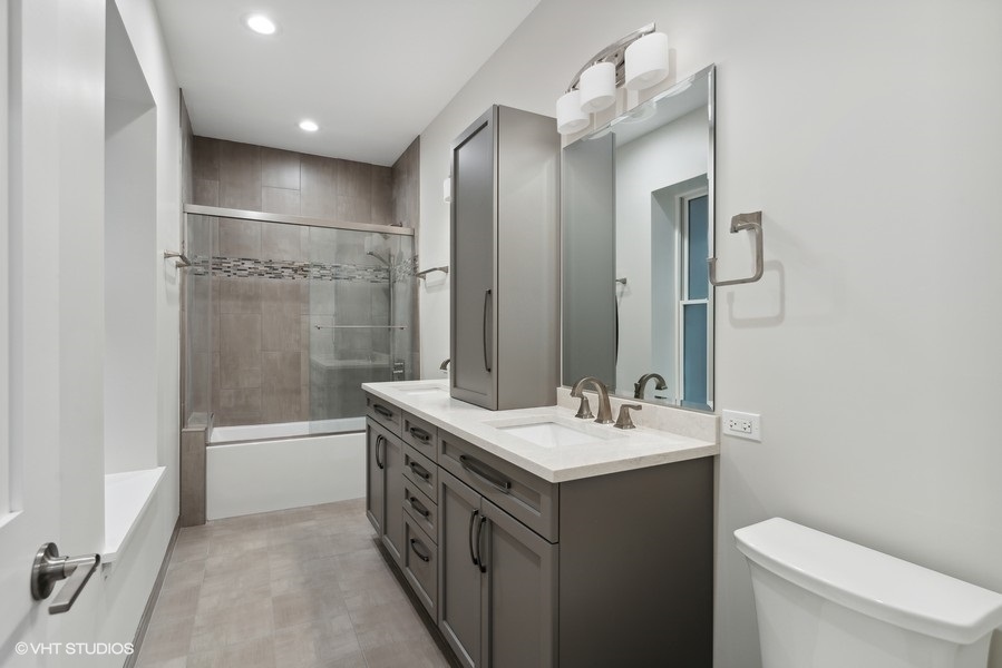 1220 West Roscoe Street Chicago, IL 60657 - Photo 13 of 35 a bathroom with a sink a toilet and shower