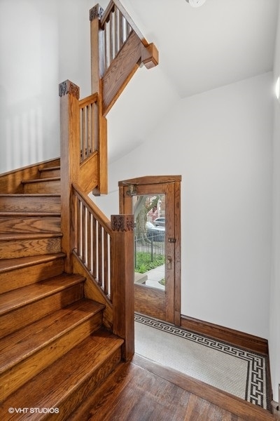 1220 West Roscoe Street Chicago, IL 60657 - Photo 2 of 35 a view of entryway