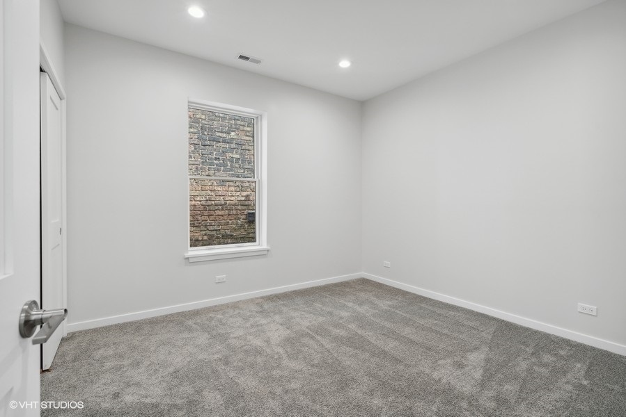 1220 West Roscoe Street Chicago, IL 60657 - Photo 23 of 35 an empty room with a window