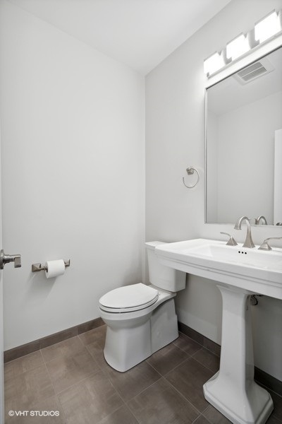 1220 West Roscoe Street Chicago, IL 60657 - Photo 10 of 35 a bathroom with a sink and a toilet