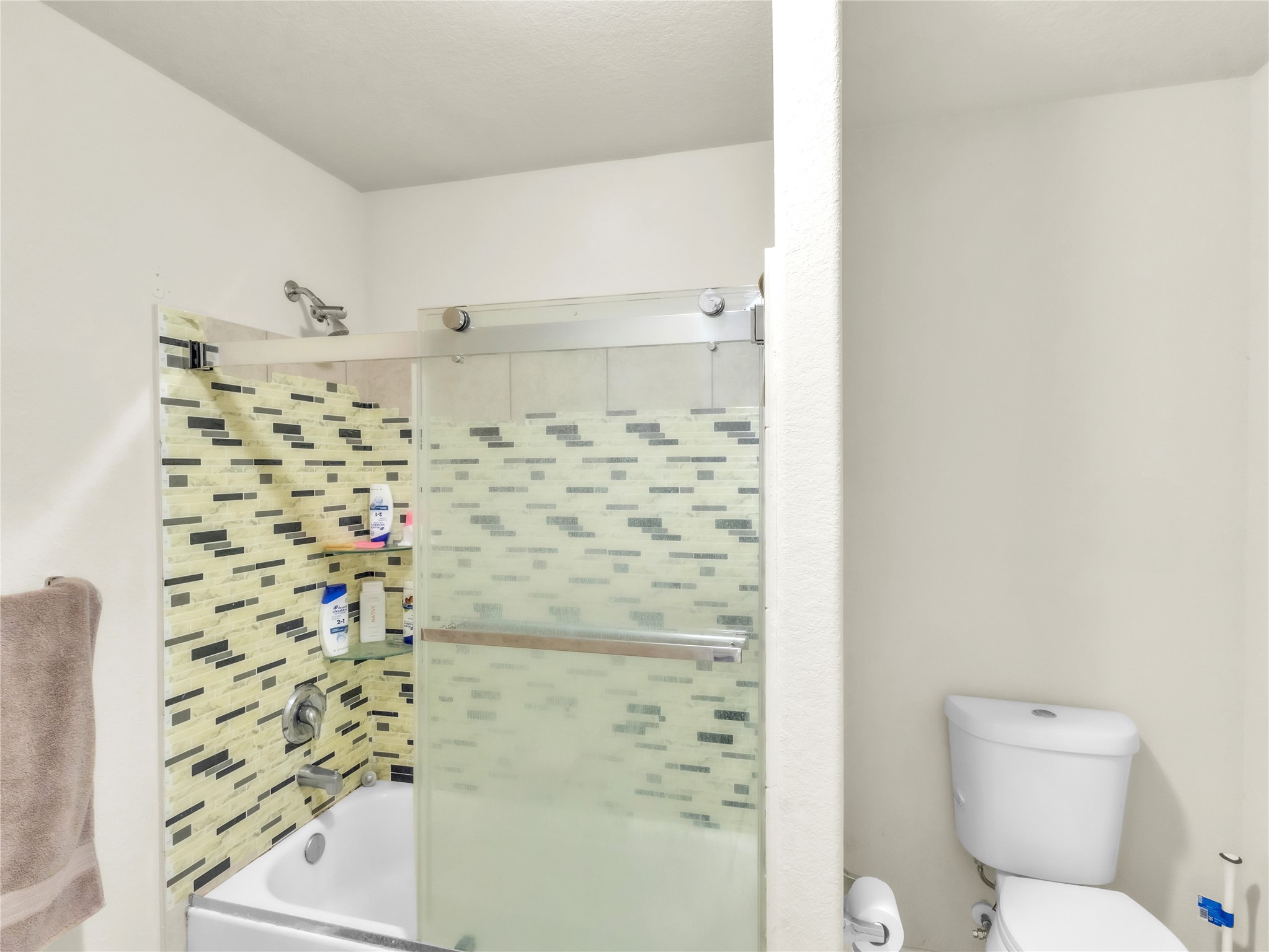 10515 Ince Lane Houston, TX 77040 - Photo 18 of 31 Bathroom (2) 2nd floor