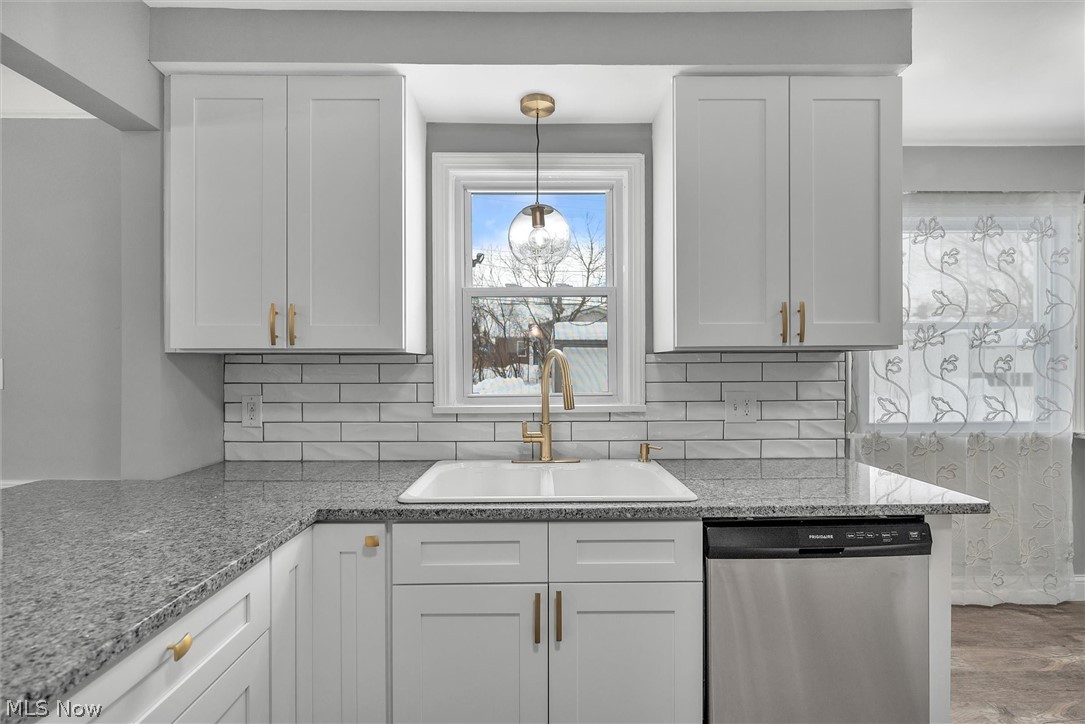 4034 Stilmore Road Cleveland, OH 44121 - Photo 8 of 29
