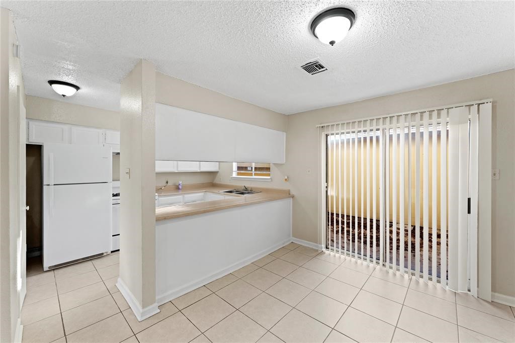 5810 Twisted Pine Court, Unit E Houston, TX 77039 - Photo 5 of 15