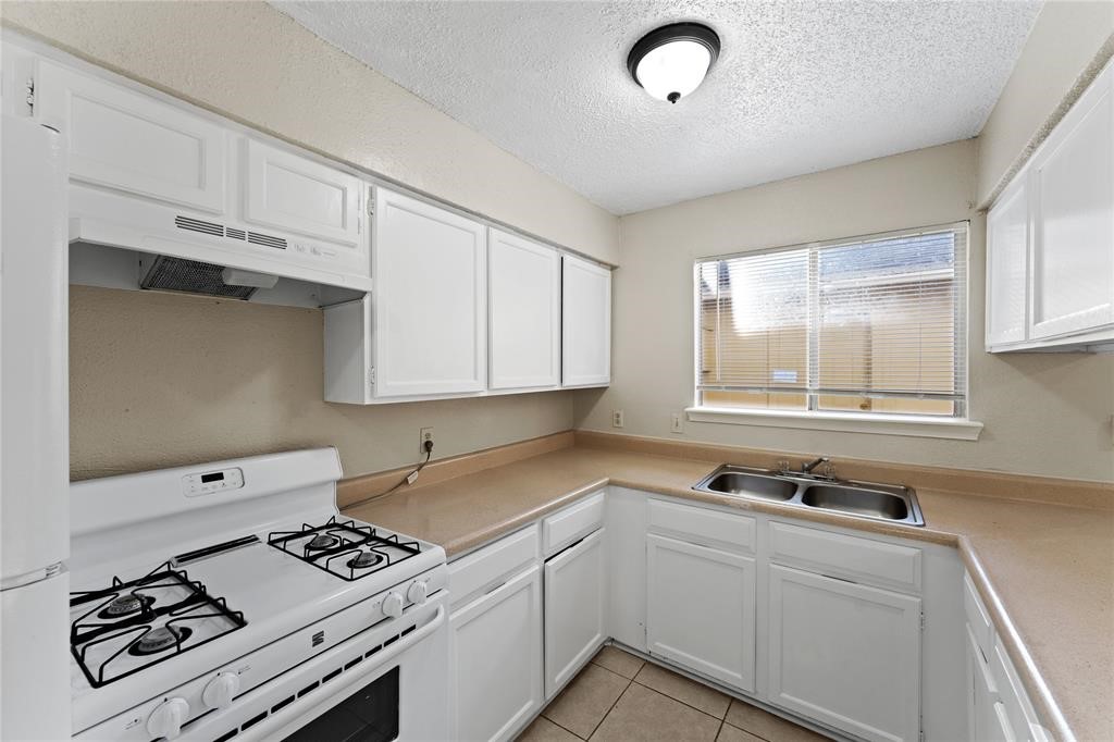 5810 Twisted Pine Court, Unit E Houston, TX 77039 - Photo 6 of 15