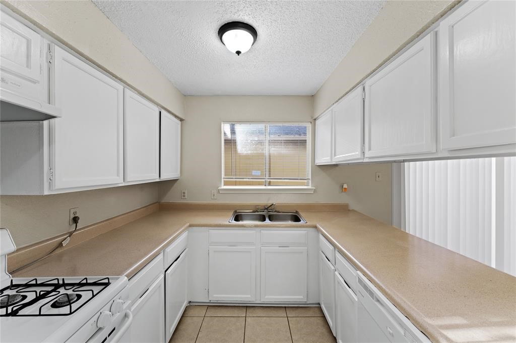 5810 Twisted Pine Court, Unit E Houston, TX 77039 - Photo 7 of 15