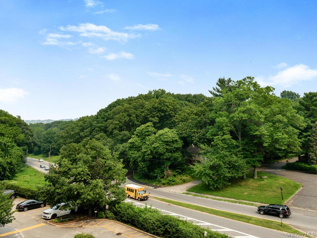 245 Rumsey Road, Unit 6X Yonkers, NY 10701 - Photo 26 of 27 Convenient access to highways.
