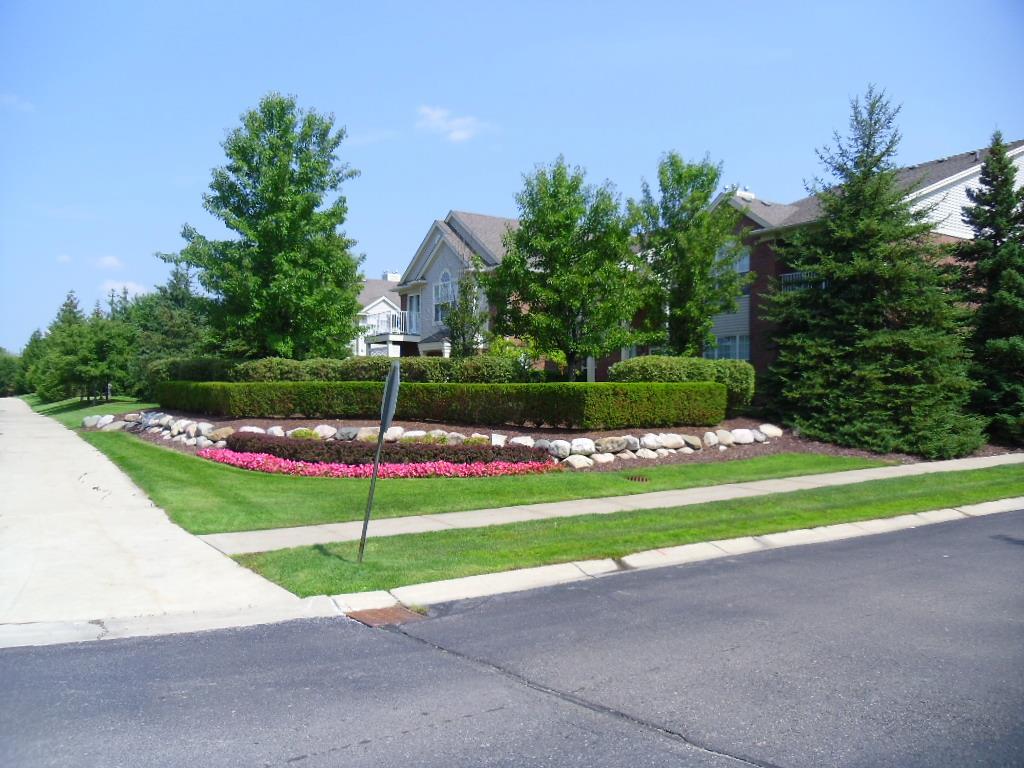 1841 Flagstone Circle Rochester, MI 48307 - Photo 26 of 28 31206071-25.JPG