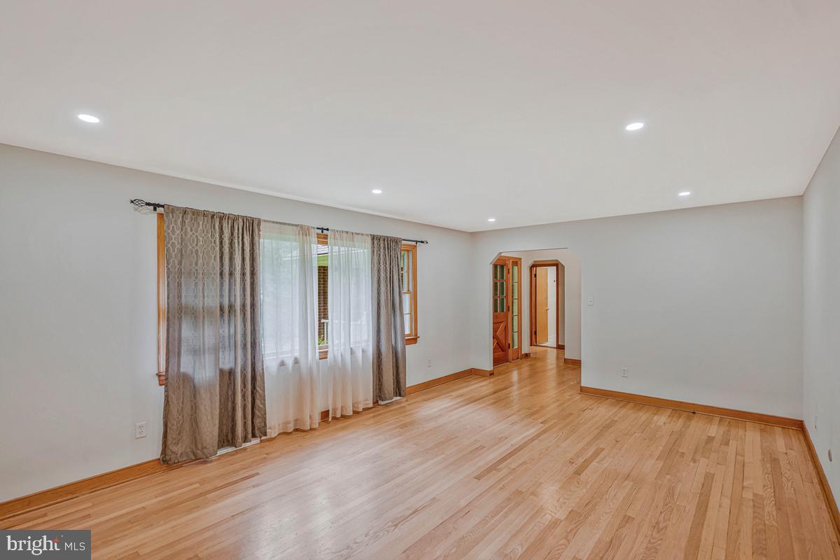 7185 Hawthorne Road La Plata, MD 20646 - Photo 12 of 59 Bright and airy open space awaits.