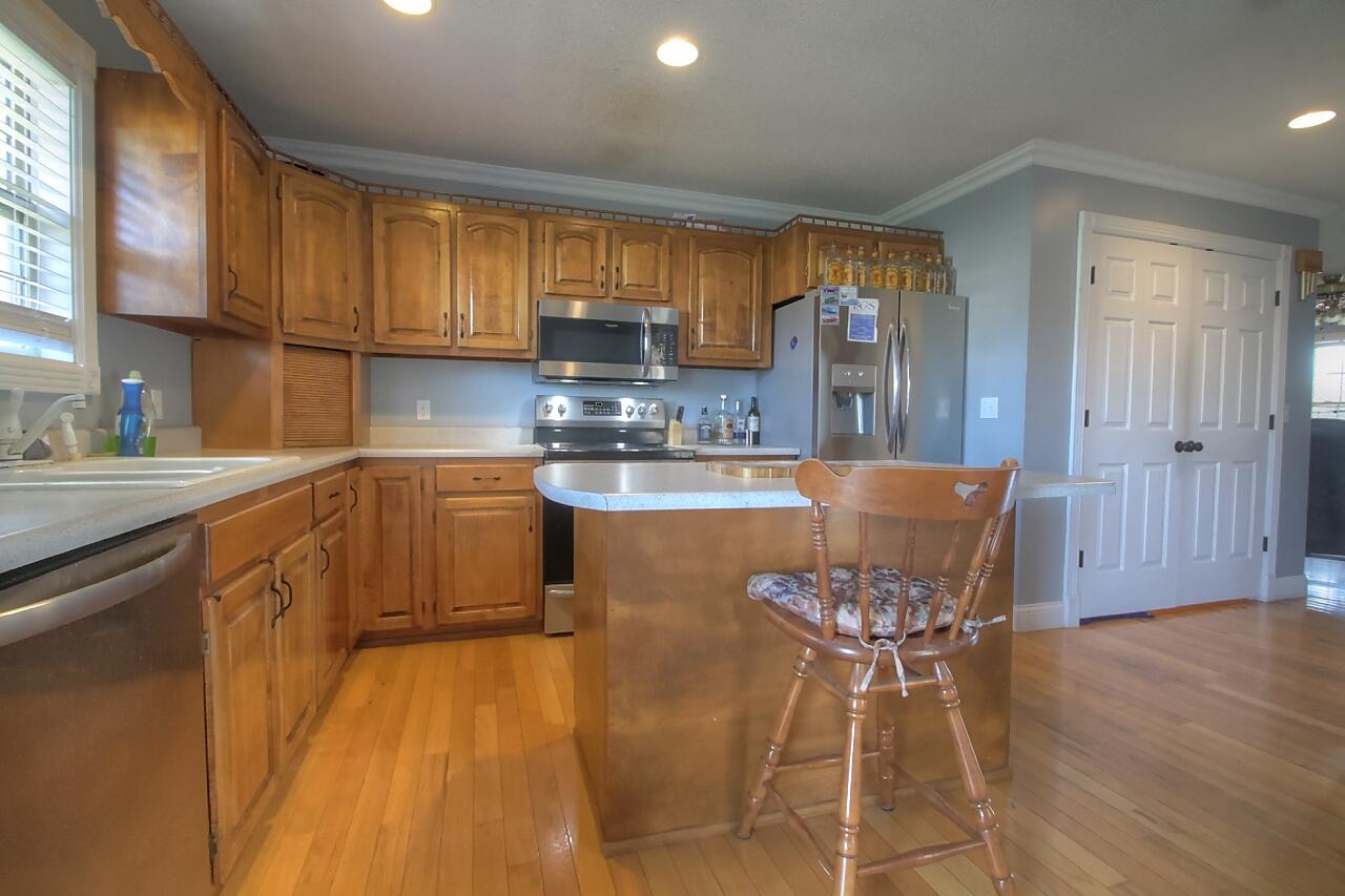 1910 Laurel River Road London, KY 40744 - Photo 8 of 16 25