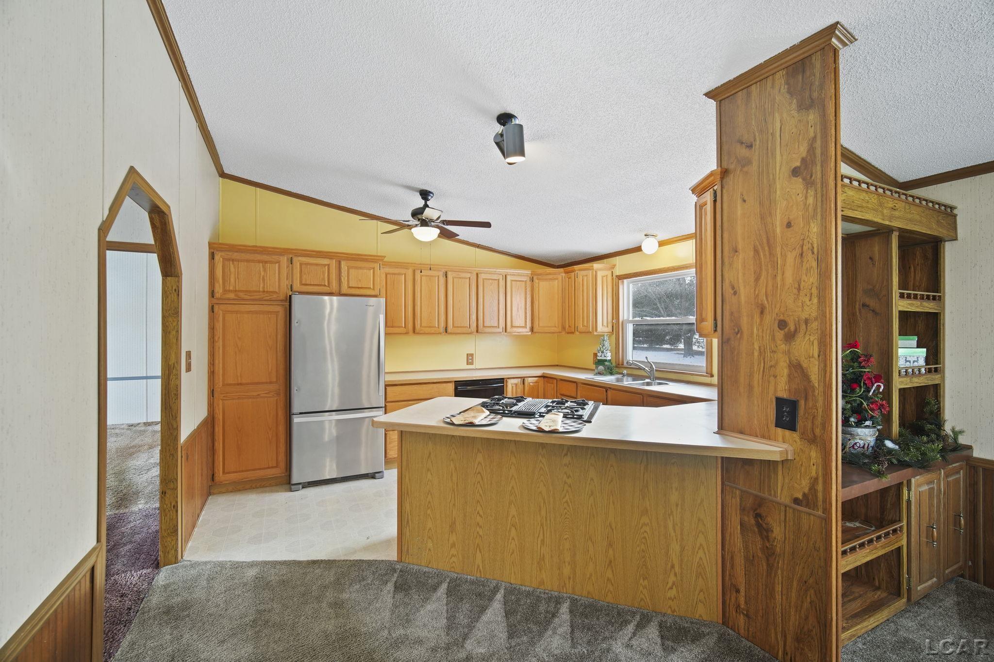 1010 Sutton Road Adrian, MI 49221 - Photo 10 of 42 50129031-c9cba3c0-52dd-4ca8-ba60-5c3bb47af7bc.JPG