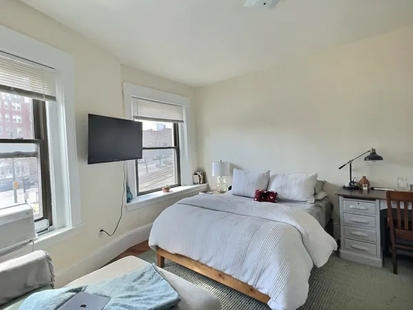 $2,995 | 1390 Beacon Street, Unit 1, Brookline, MA 02446