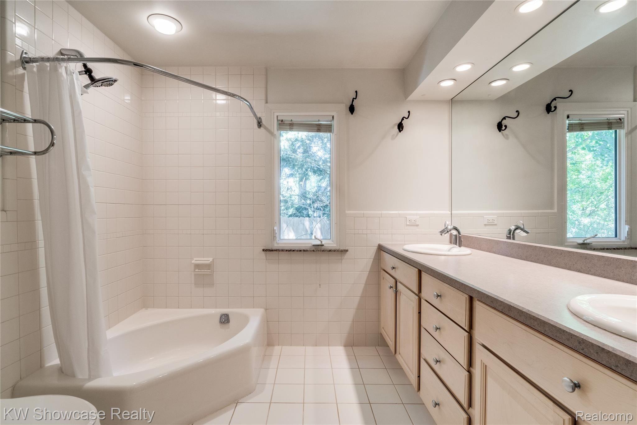 1526 Merry Road Waterford, MI 48328 - Photo 30 of 66 Interiors (26 of 54).jpg