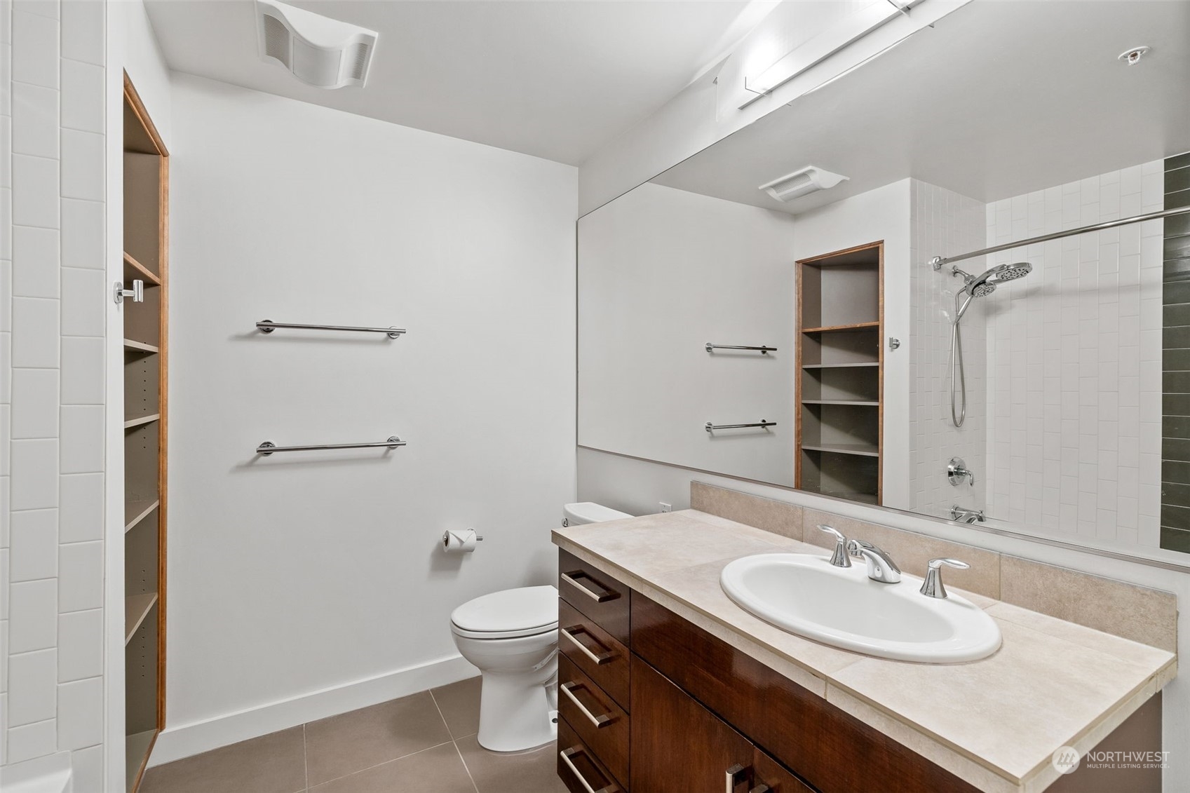 910 Lenora Street, Unit S304 Seattle, WA 98121 - Photo 14 of 29