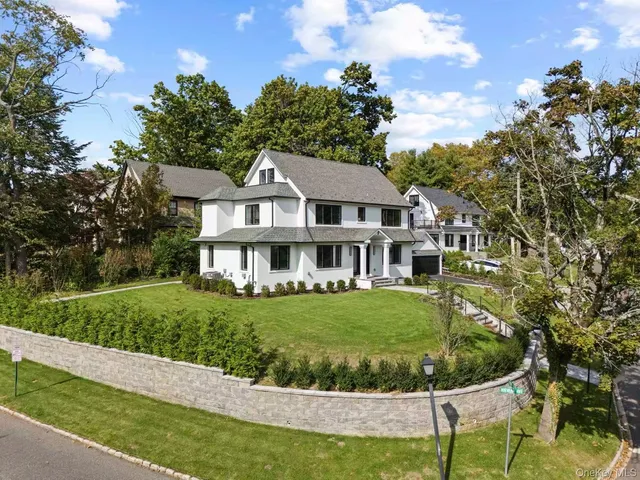 $2,588,000 | 2 Henry Street, Great Neck, NY 11023