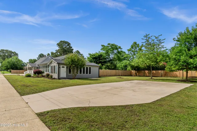 $355,900 | 705 Bullard Street, Roseboro, NC 28382