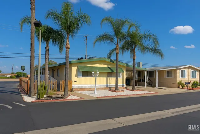 a view of a building with palm trees