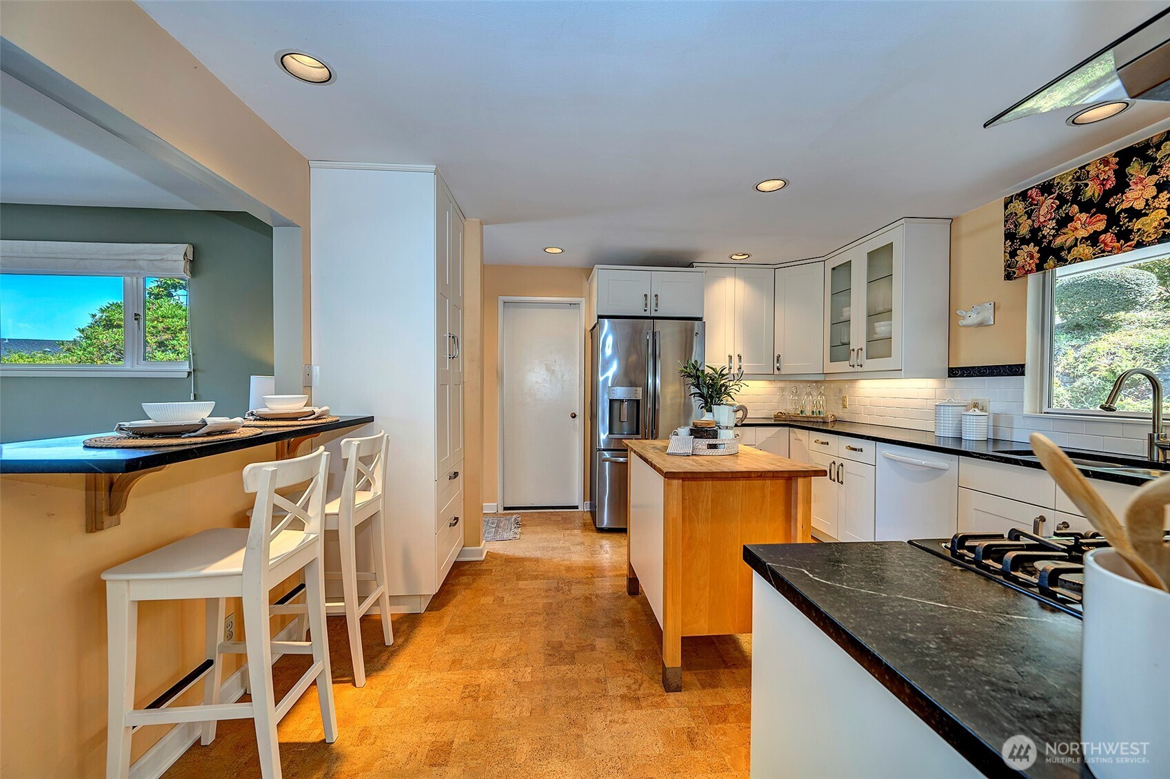 18516 Sound View Place Edmonds, WA 98020 - Photo 15 of 31 Gallery Image 15