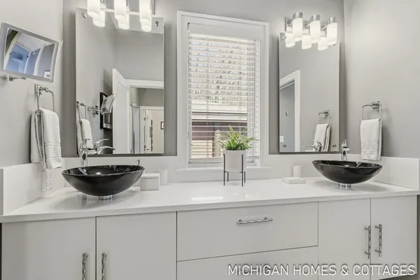 $2,150,000 | 6700 Ratcliff Drive, Holland, MI 49423