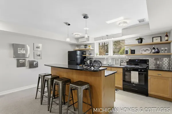 $2,150,000 | 6700 Ratcliff Drive, Holland, MI 49423