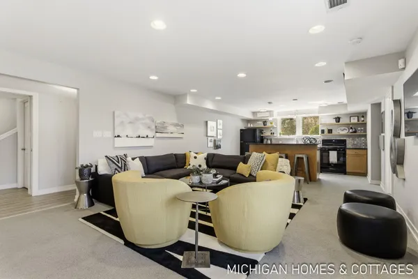 $2,150,000 | 6700 Ratcliff Drive, Holland, MI 49423