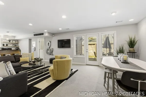 $2,150,000 | 6700 Ratcliff Drive, Holland, MI 49423
