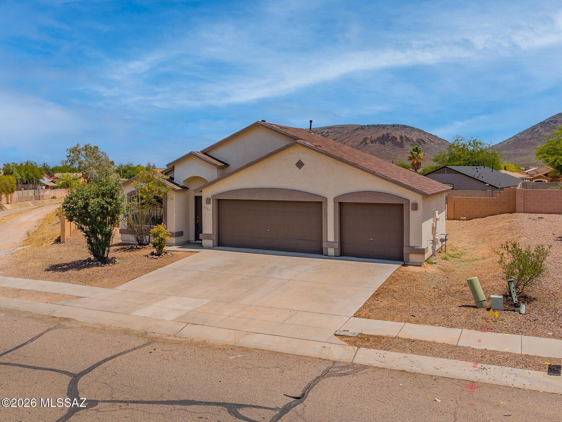 3705 West Tetakusim Road Tucson, AZ 85746 - Photo 3 of 44