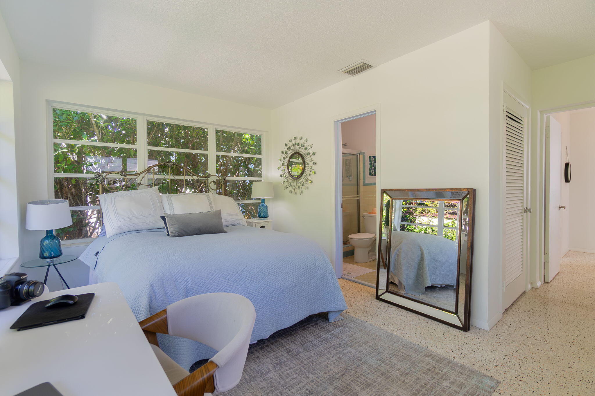 651 Ocean Inlet Drive Boynton Beach, FL 33435 - Photo 19 of 44 a living room with furniture