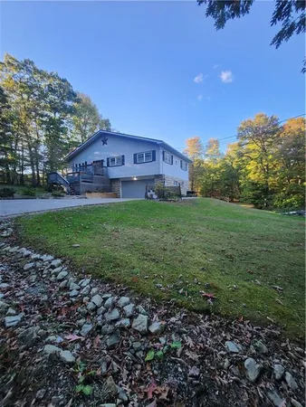 a view of a house with a yard