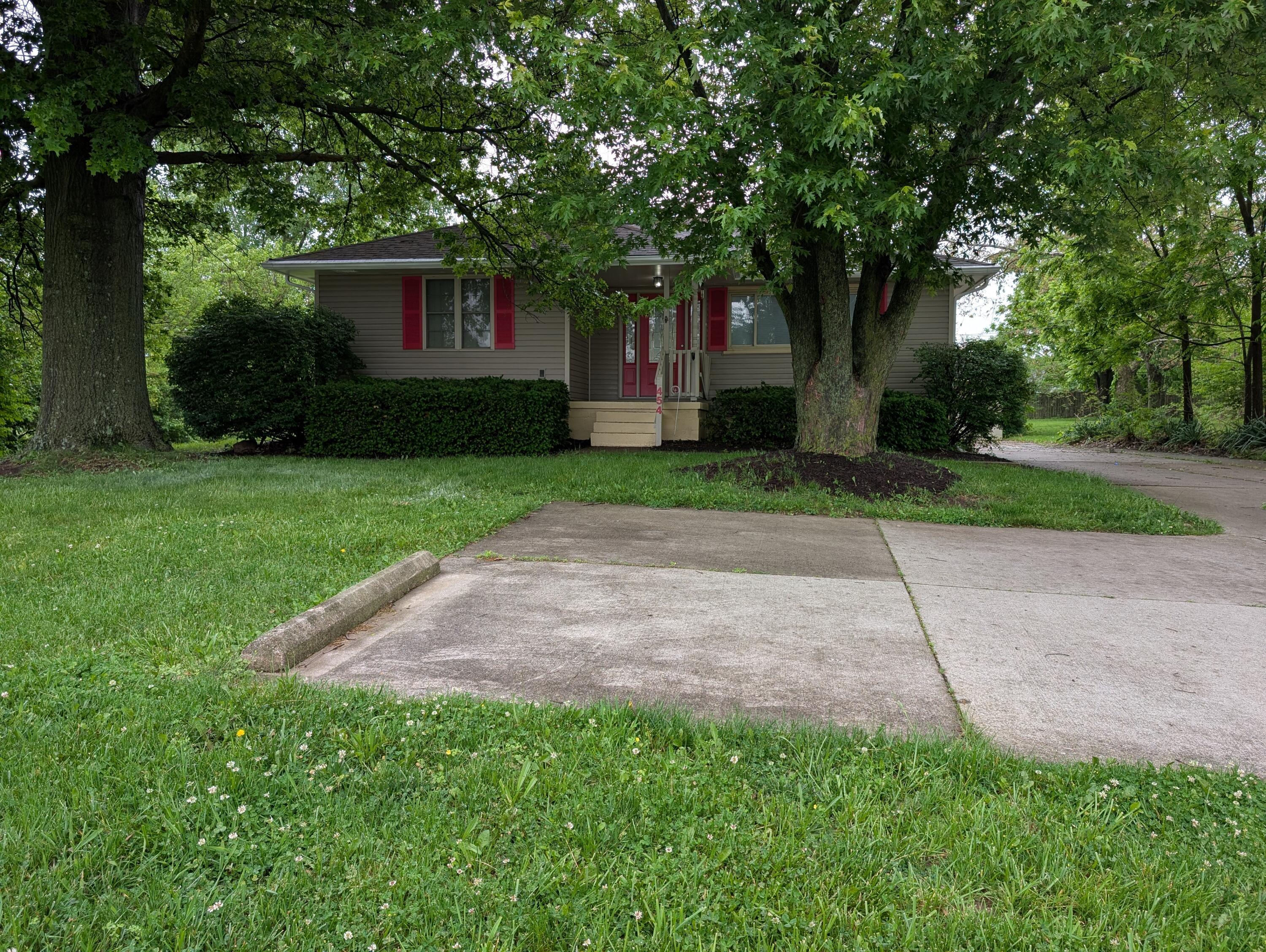 454 Diley Road Pickerington, OH 43147 - Photo 2 of 21 Turn around driveway