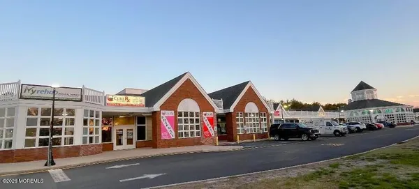 $395,000 | 106 Chesterfield Lane, Toms River, NJ 08757