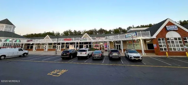 $395,000 | 106 Chesterfield Lane, Toms River, NJ 08757