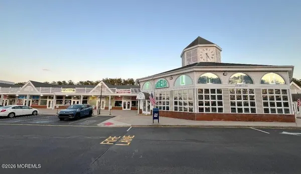 $395,000 | 106 Chesterfield Lane, Toms River, NJ 08757