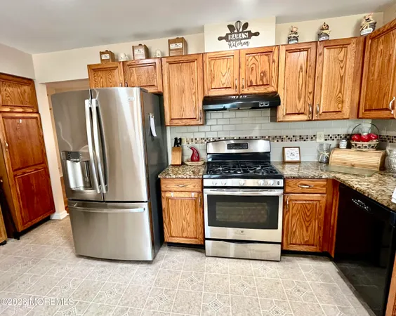 $395,000 | 106 Chesterfield Lane, Toms River, NJ 08757