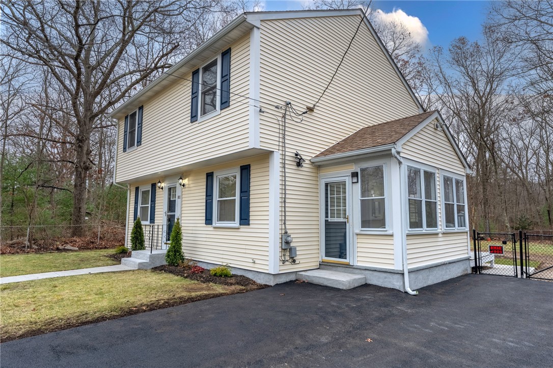 81 Whipple Road Smithfield, RI 02917 - Photo 4 of 47