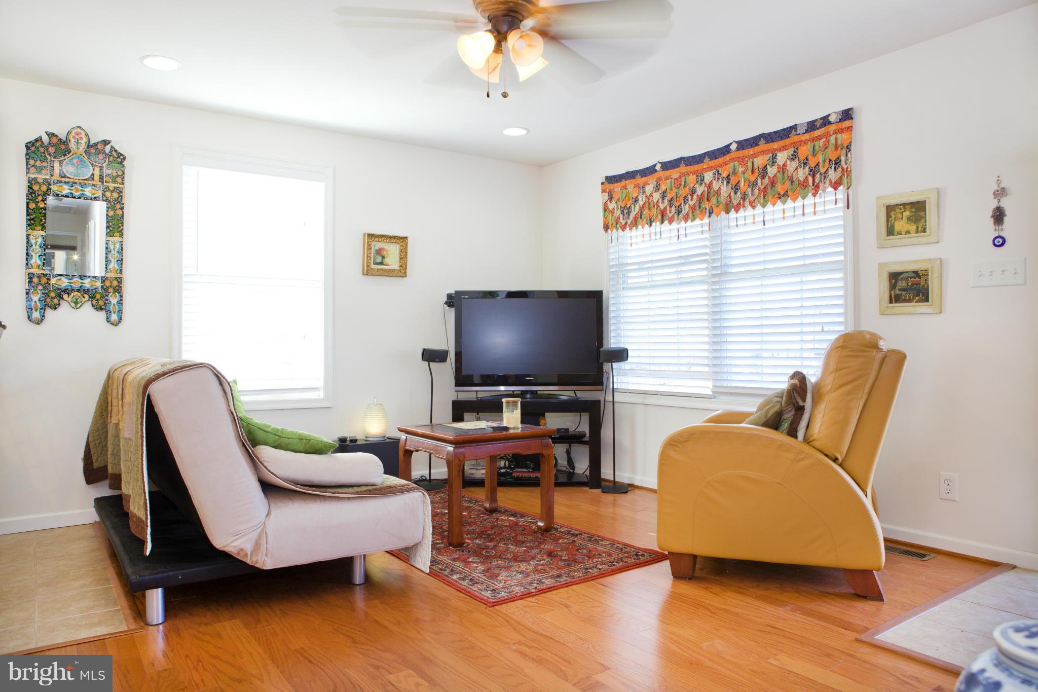 27 Alder Road Annapolis, MD 21403 - Photo 4 of 26 Living Room