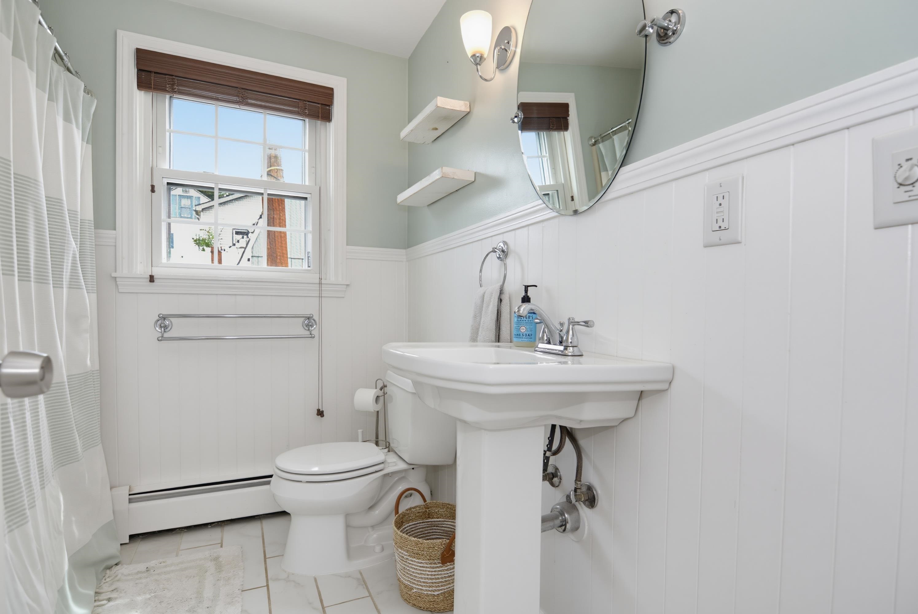 219 Rhode Island Avenue Manchester, NH 03104 - Photo 14 of 37