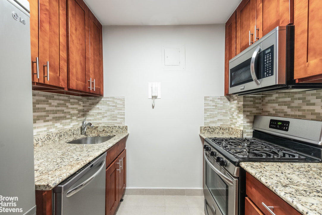 201 East 28th Street, Unit 17C Manhattan, NY 10016 - Photo 5 of 7