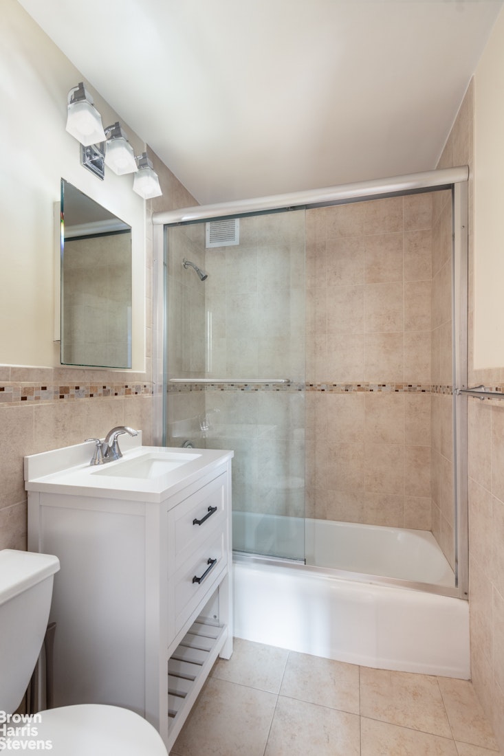 201 East 28th Street, Unit 17C Manhattan, NY 10016 - Photo 6 of 7