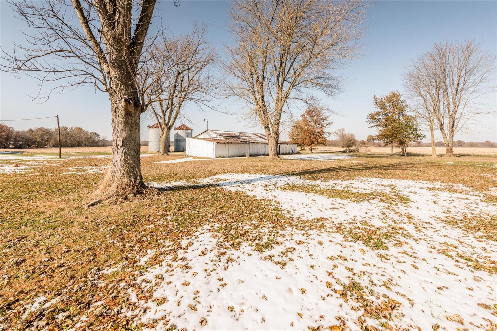 9689 Conrad Road Alhambra, IL 62001 - Photo 14 of 58