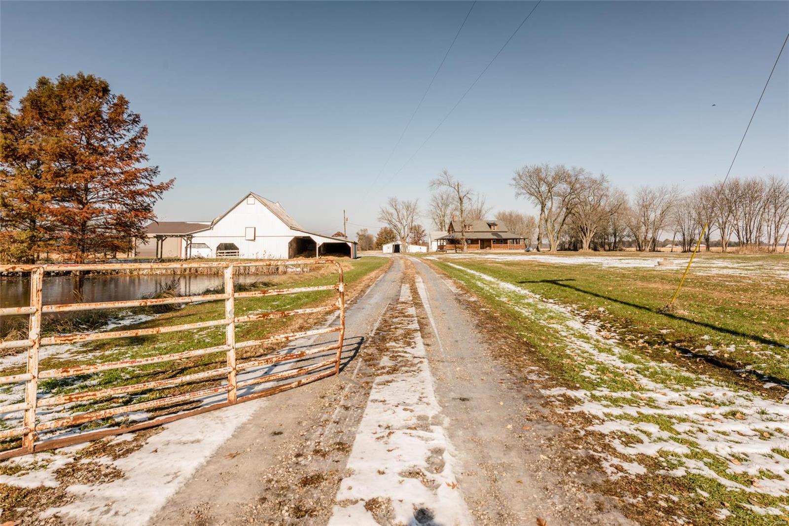 9689 Conrad Road Alhambra, IL 62001 - Photo 3 of 58