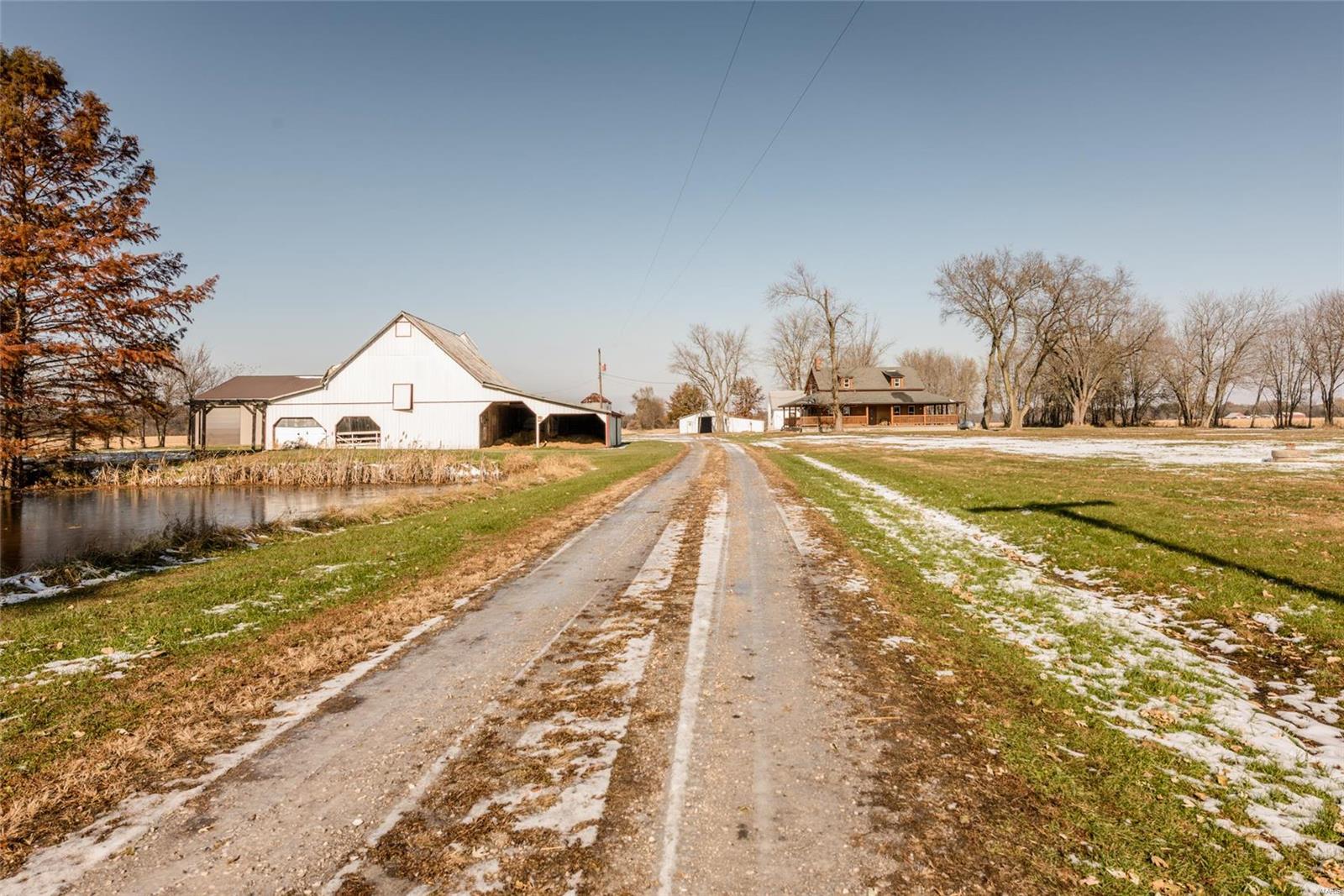 9689 Conrad Road Alhambra, IL 62001 - Photo 4 of 58
