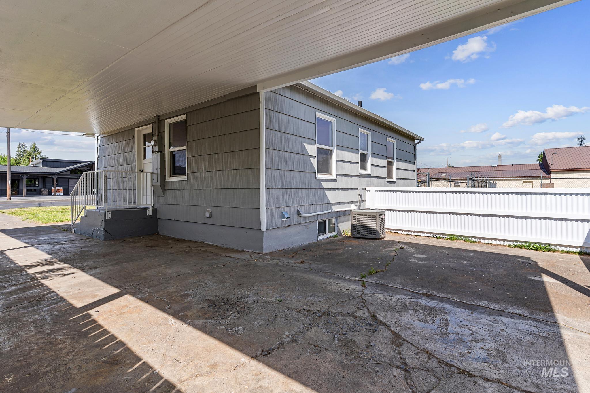 619 Thain Road Lewiston, ID 83501 - Photo 37 of 44 Covered carport with concrete surface