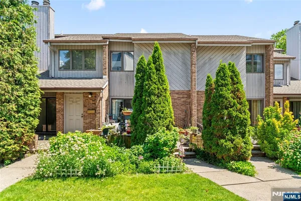 $750,000 | 2330 5th Street, Unit 8, Fort Lee, NJ 07024