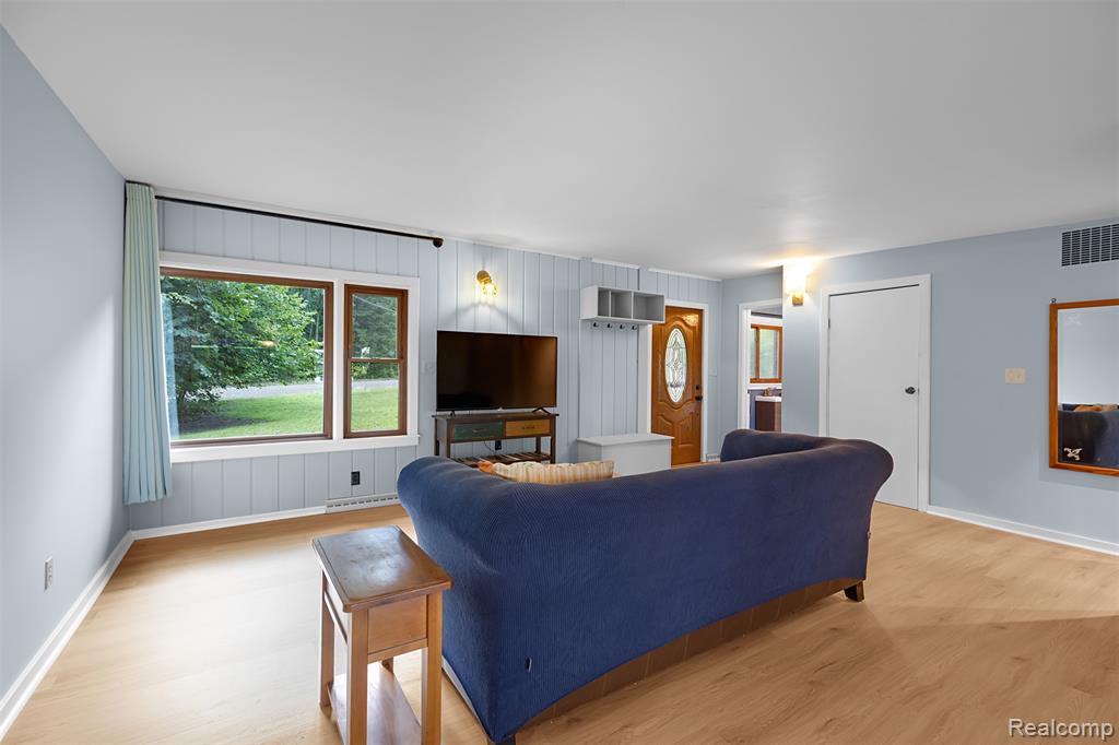 8720 River Valley Road Brighton, MI 48116 - Photo 16 of 51