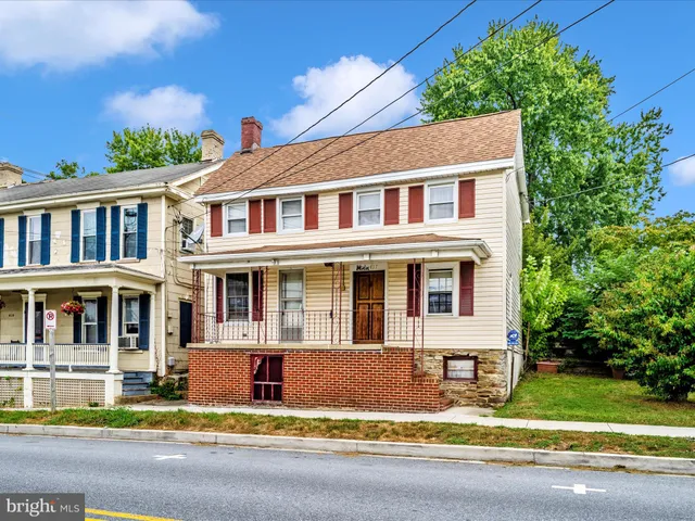 a front view of residential houses with yard